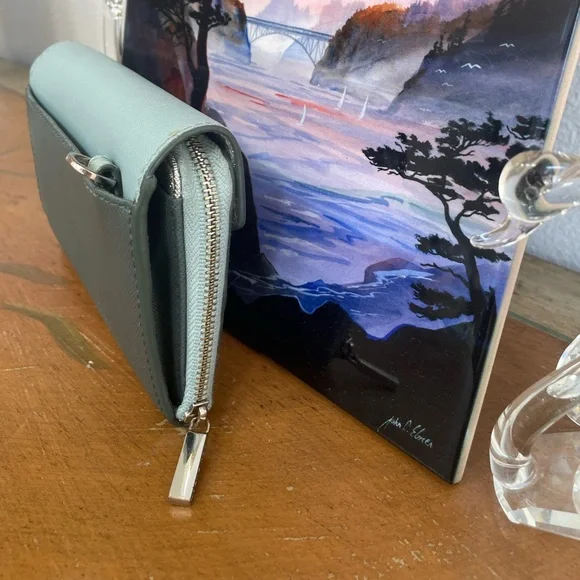 Not For Sale Tory Burch Metallic Envelope Wristlet - Picture 15 of 16